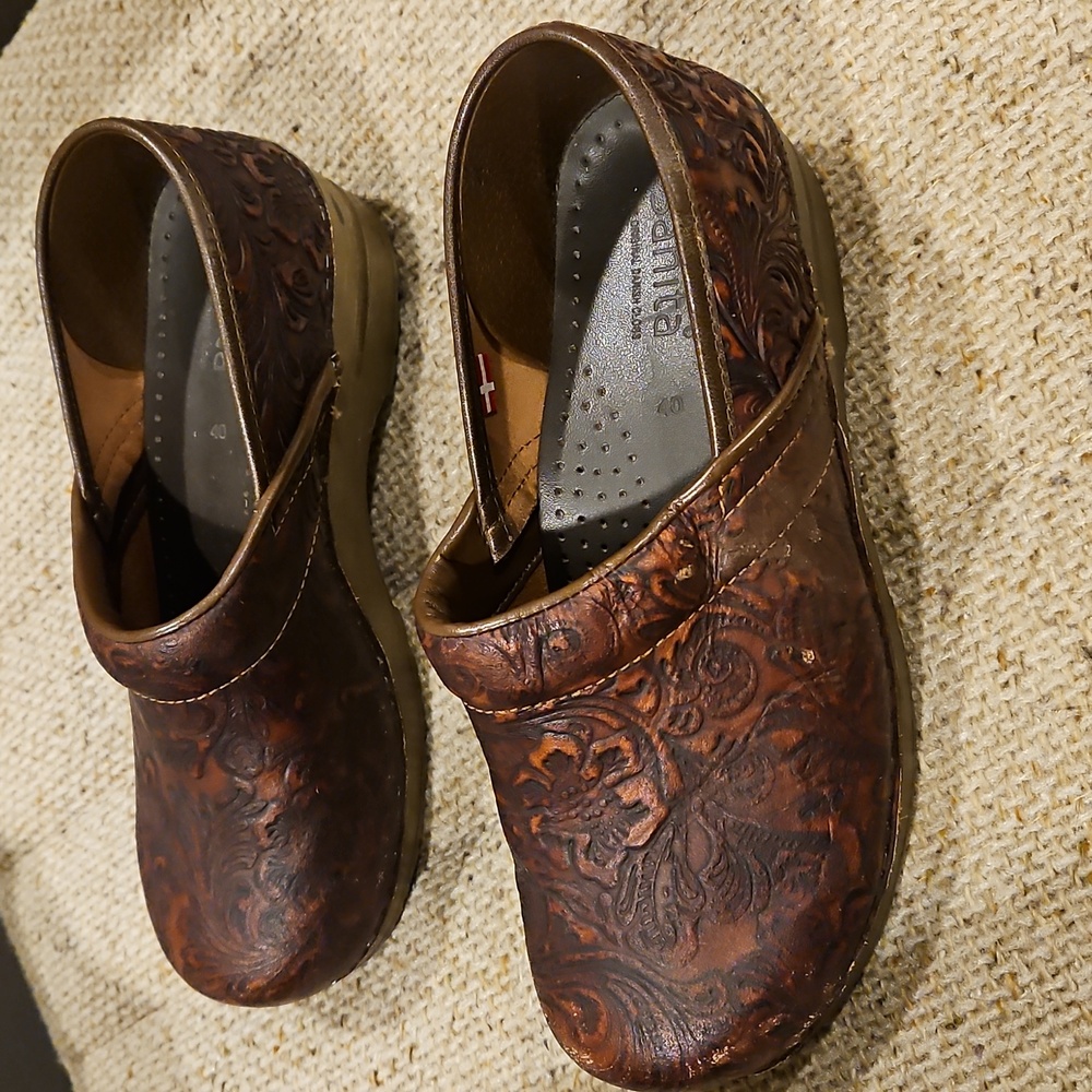 Sanita Brown Embossed Leather Clogs EU 40 - Picture 3 of 7